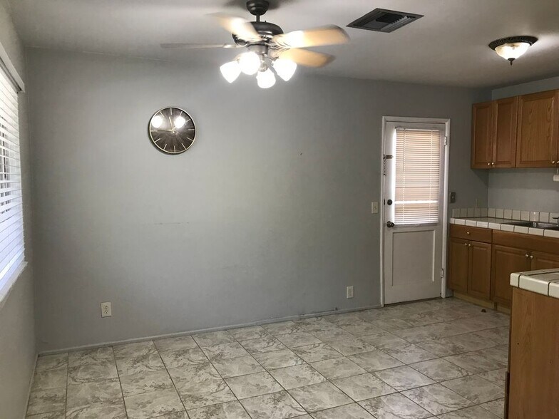 Building Photo - 44136 Fairhaven Dr