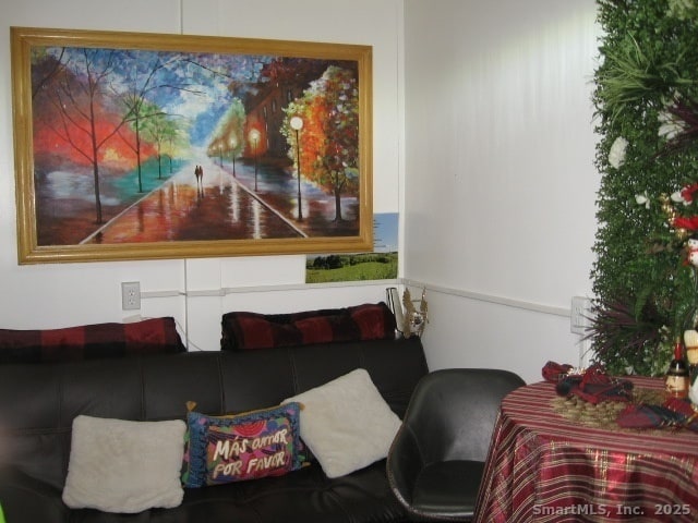 Building Photo - 105 Edin Ave