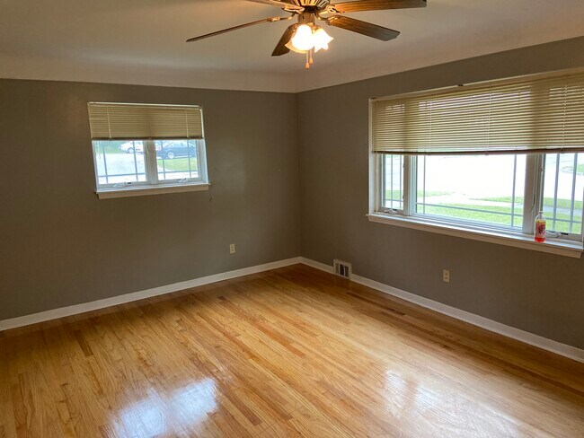 LIVING ROOM - 1643 Fairview Ave