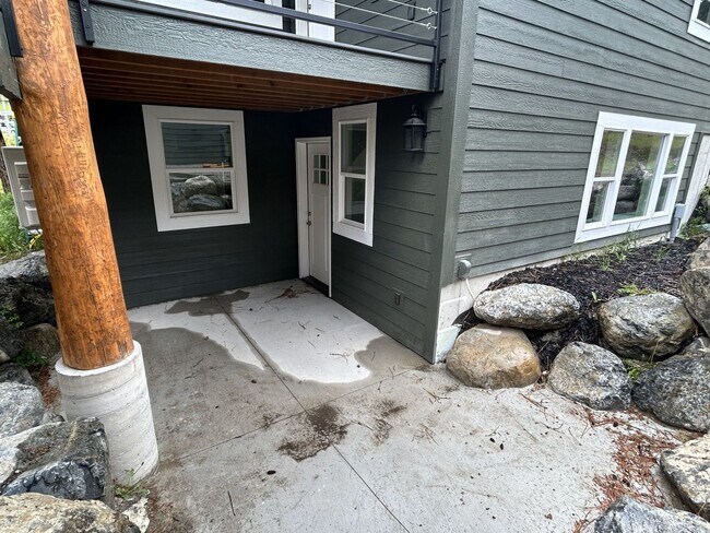 Building Photo - 131 Clothier Ln