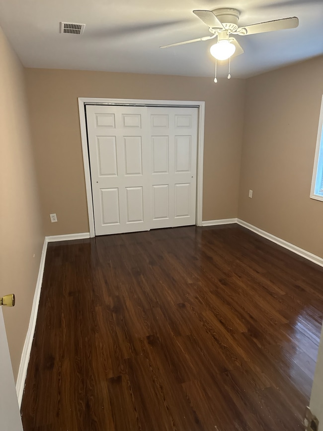 Building Photo - 1905 Sheffield St