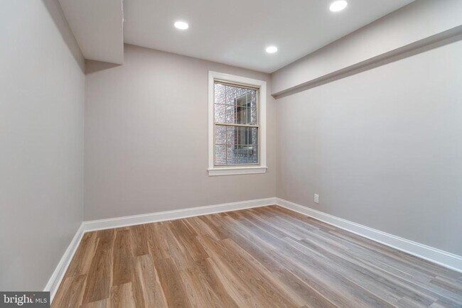 Building Photo - 300 Aspen St NW