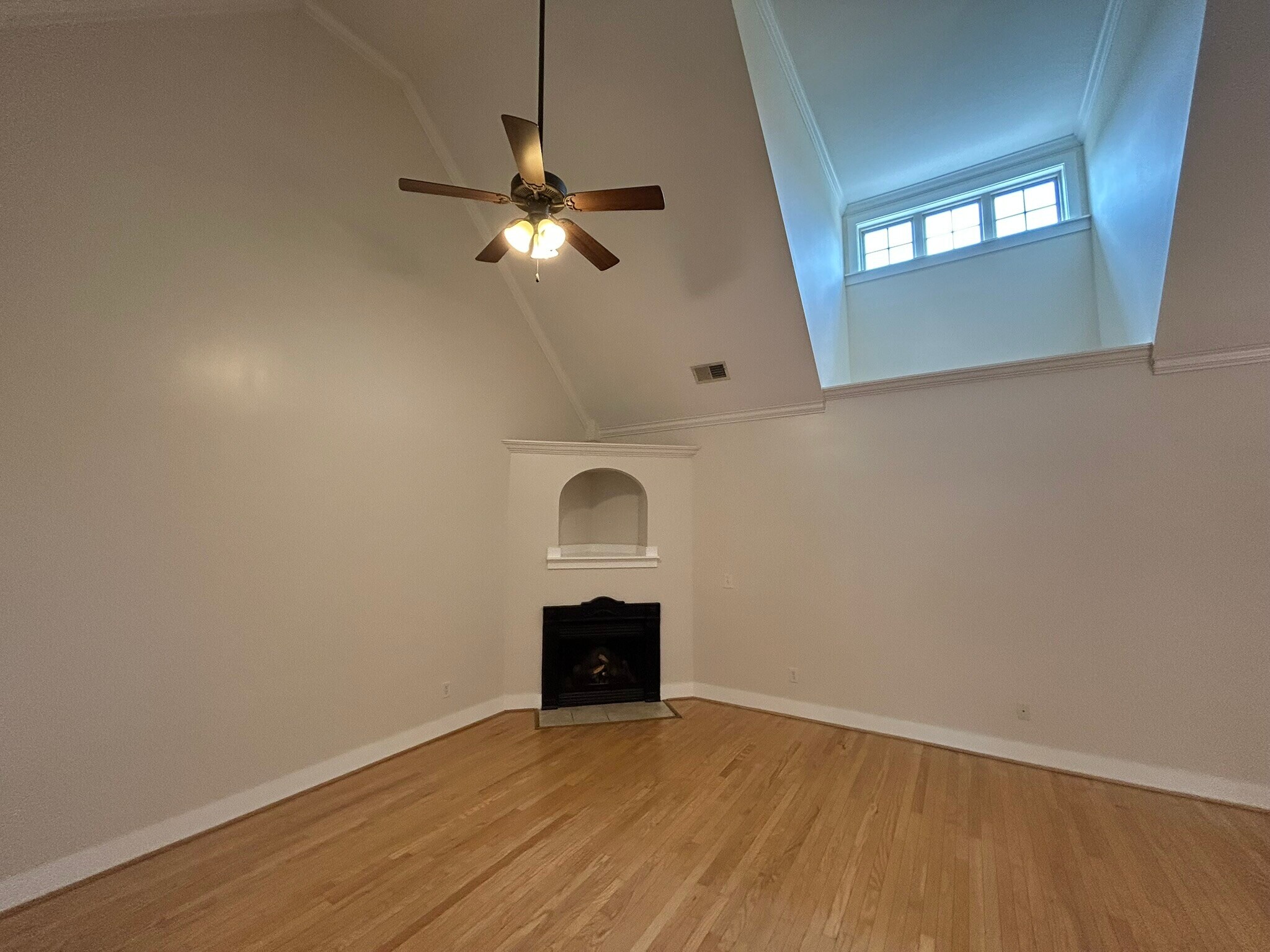 Building Photo - 2070 Rossburg Pl