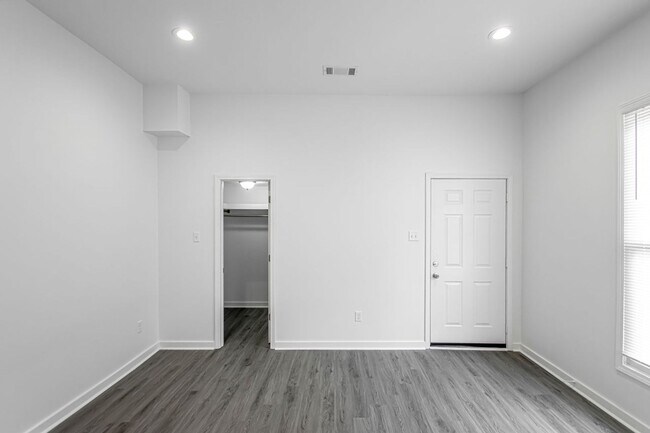 Building Photo - 223 S Park St