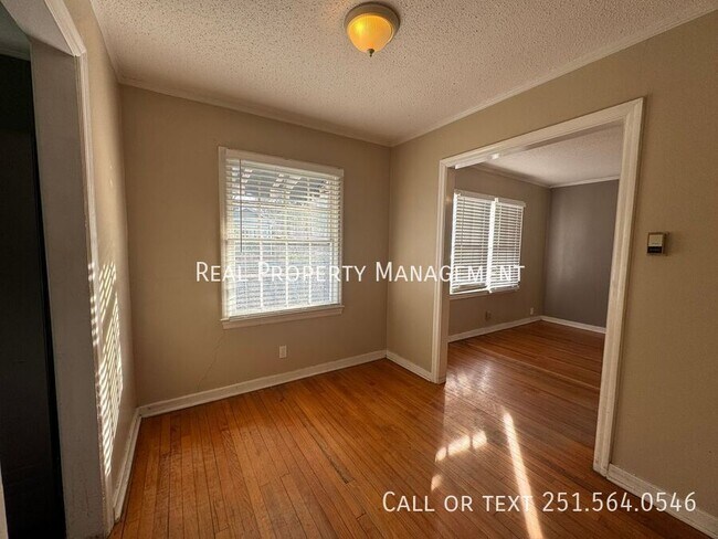 Building Photo - 207 Pinehill Dr