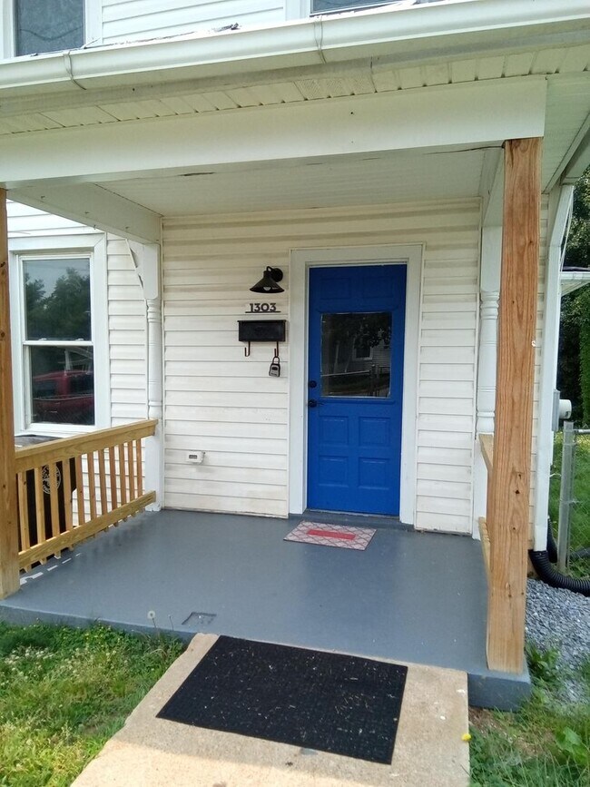 Primary Photo - Renovated 2BR, 1 BA SFH