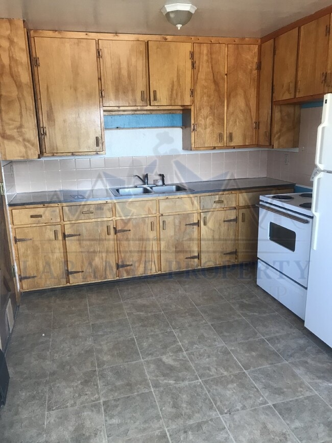 Building Photo - 2 bed 1 bath apartment