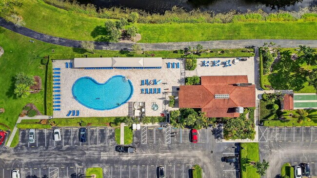 Building Photo - 14375 Strathmore Ln