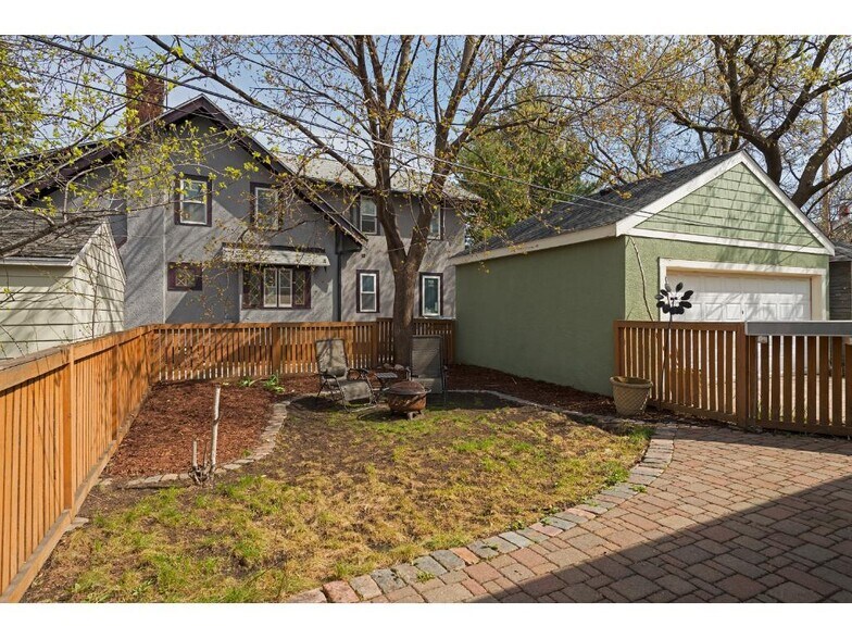 Building Photo - 818 W 42nd St