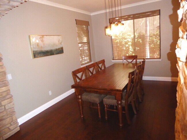 Building Photo - 2941 Avenida Castana