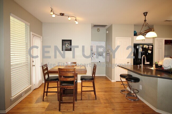 Building Photo - Beautiful 3/2/2 in Euless For Rent!