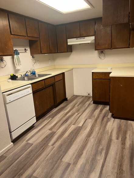 Primary Photo - 220 Ellingson Dr