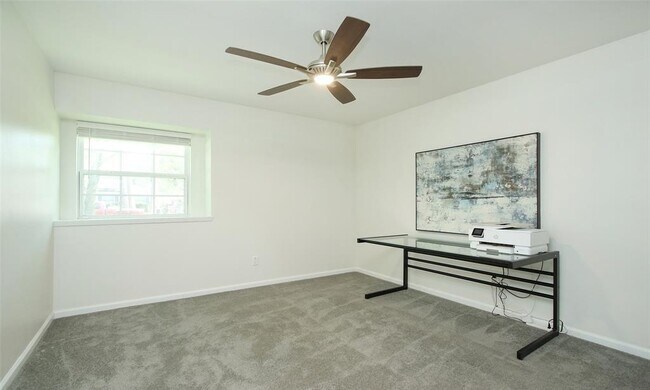 Building Photo - 5923 Dawnridge Dr