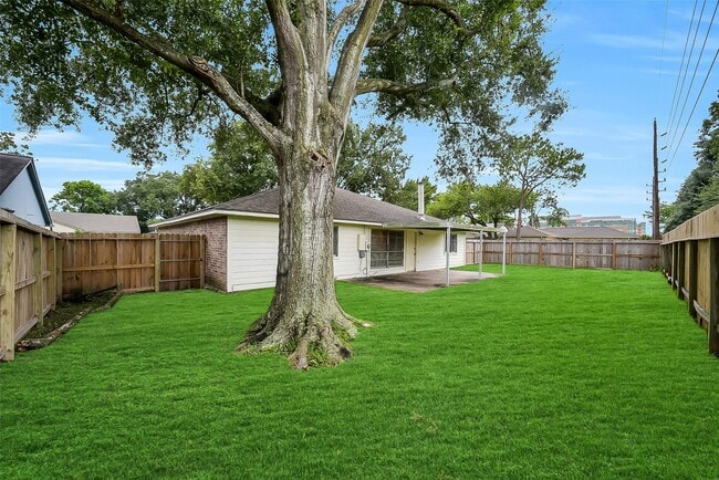 Building Photo - 13618 Piney Oaks Dr