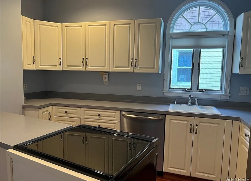 Building Photo - 151 Eagle St