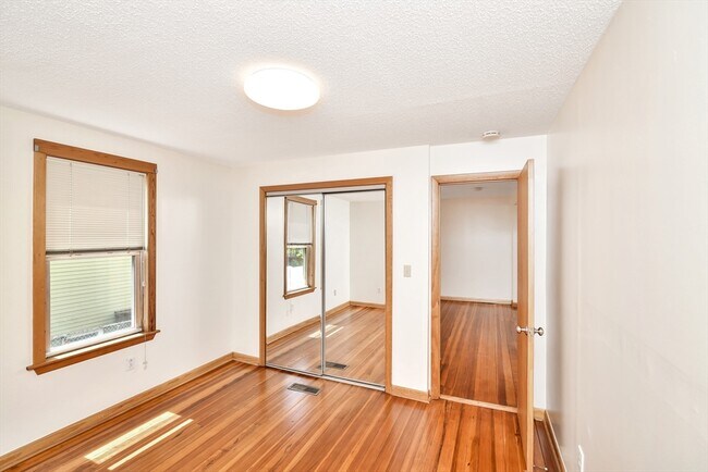 Building Photo - 77 Swan St