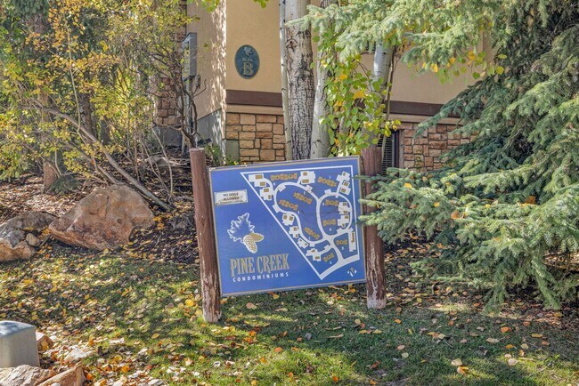 Building Photo - 2 Bed Pinecreek Condo with garage