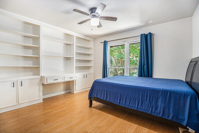 Building Photo - 16607 Neumann Dr