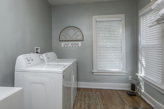 Building Photo - 3716 Warwick Blvd