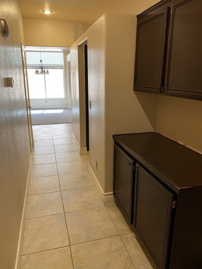 Building Photo - SINGLE STORY WITH A 3 CAR GARAGE IN HENDERSON!!!!
