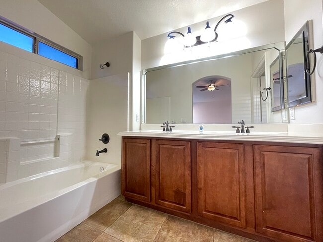 Building Photo - Carry Over Showing: This property has been...