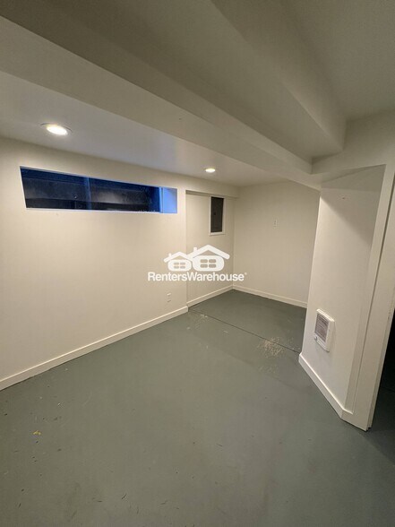 Building Photo - 1053 S Southern St