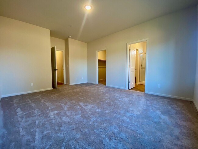 Building Photo - NEWER 4 Bedroom 2 Bath home for RENT!