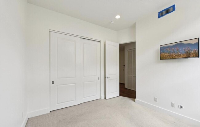 Building Photo - 2205 Rockefeller Ln