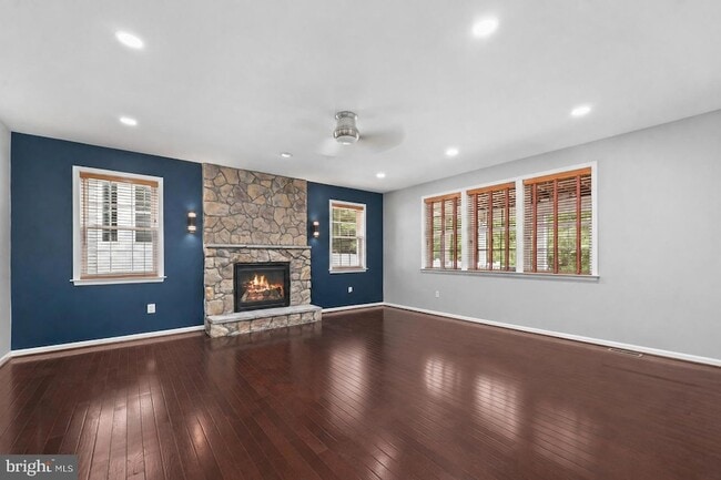Building Photo - 16355 Boatswain Cir