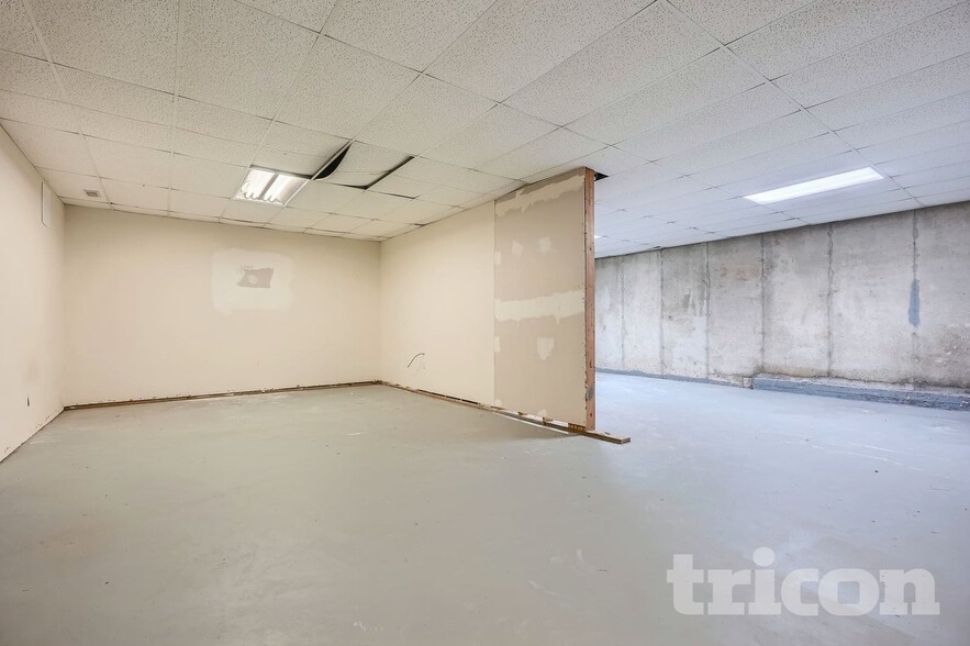 Building Photo - 208 Pine St