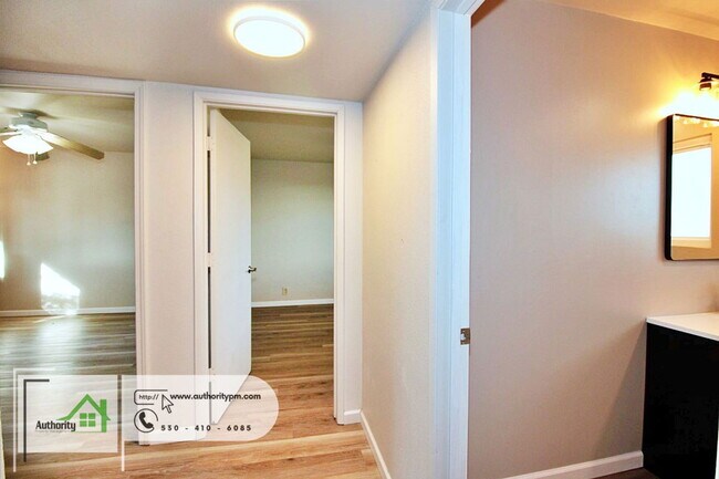 Building Photo - 310 Woodhill Dr