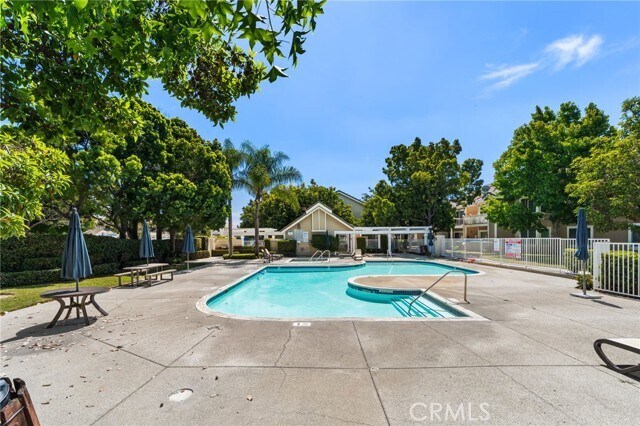 Building Photo - 3860 Amberly Dr
