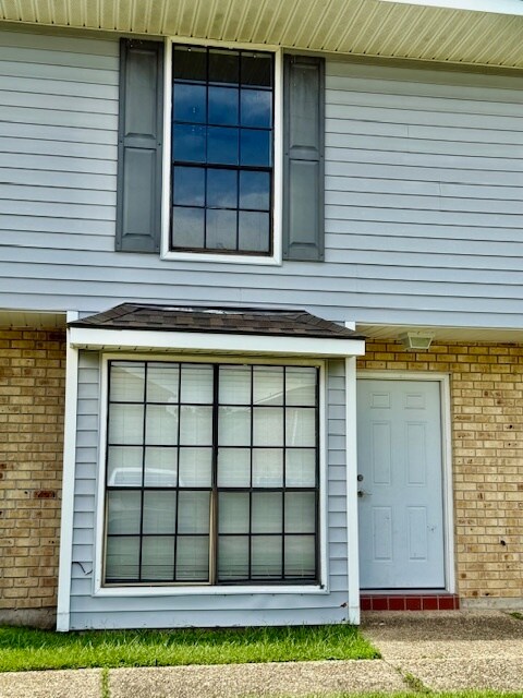 Building Photo - 528 S Flannery Rd