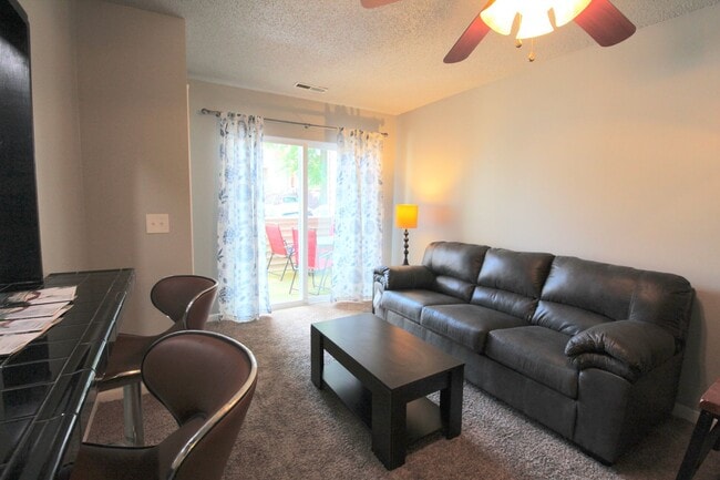 Building Photo - 1320 Bradley Dr