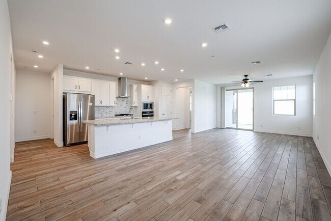Building Photo - Beautiful Home in the Highly Desirable Vistancia Community of Peoria