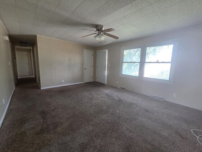 Building Photo - Single Family Home