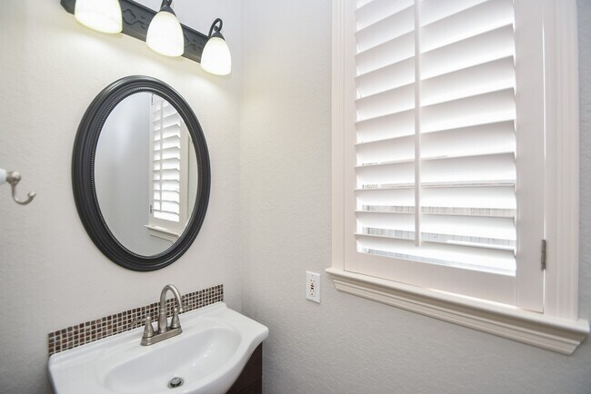 Building Photo - 22402 Caroline Chase Ct