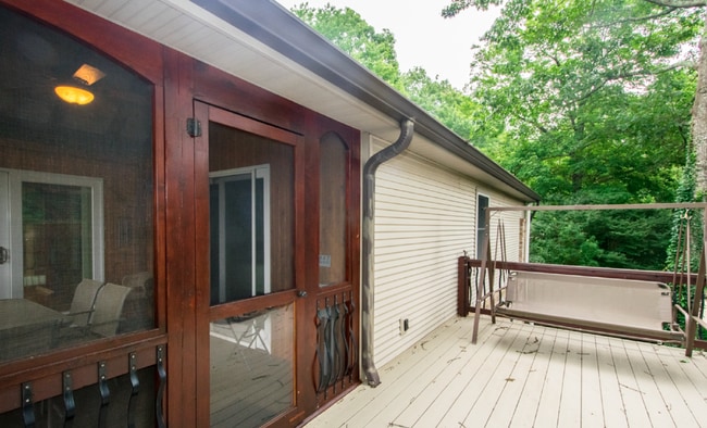 Building Photo - 4 Bedroom 3 Bathroom Home Furnished home