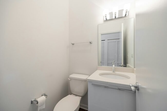 Building Photo - 2700 W North Ave