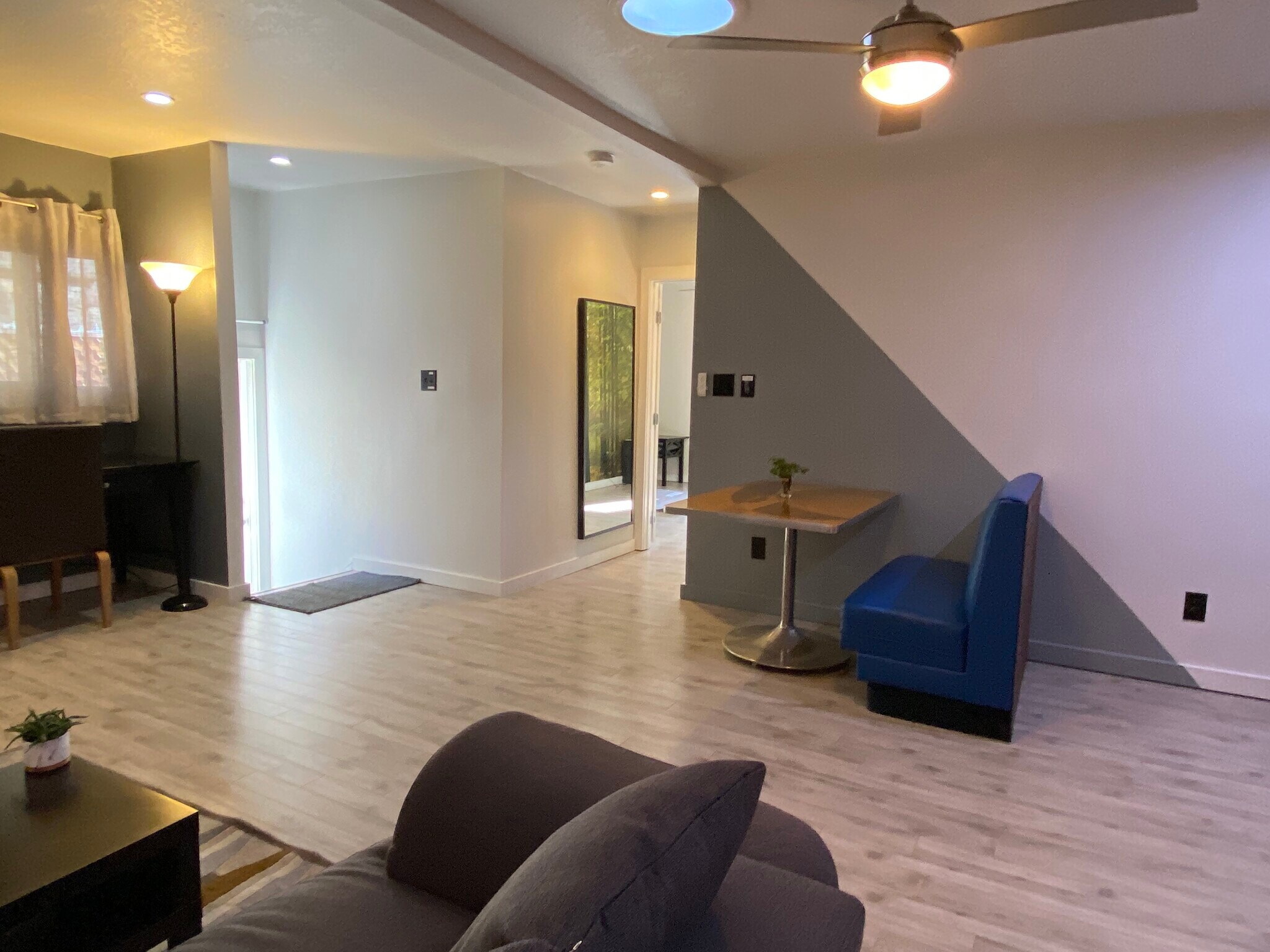 Building Photo - 1043 Sanborn Ave