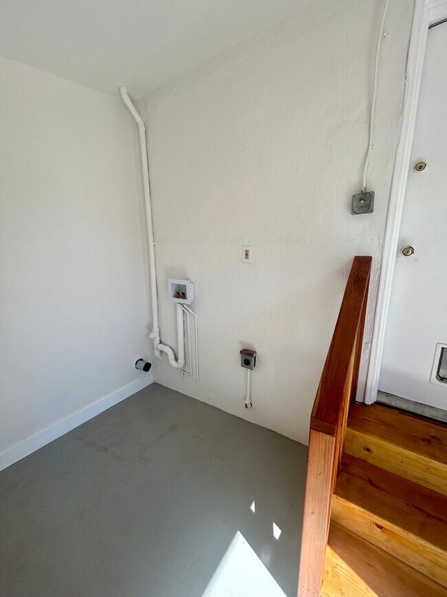 Building Photo - 710 Grove Way