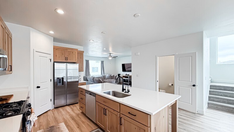 Building Photo - 888 W 540 S
