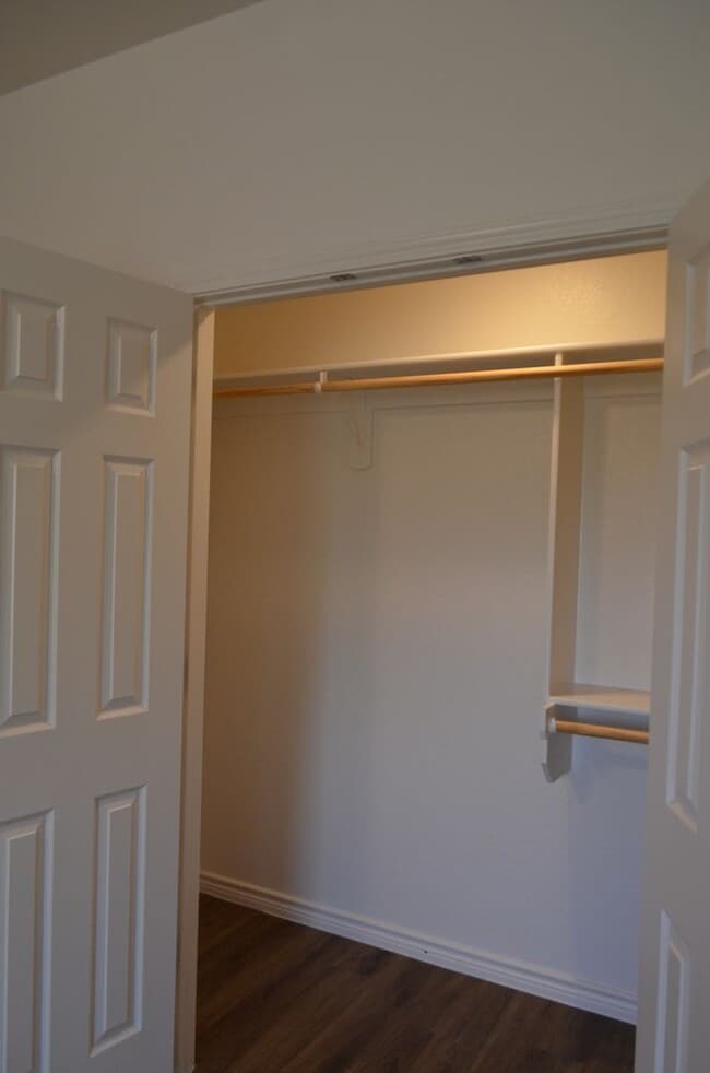 Building Photo - 916 Industrial Ave