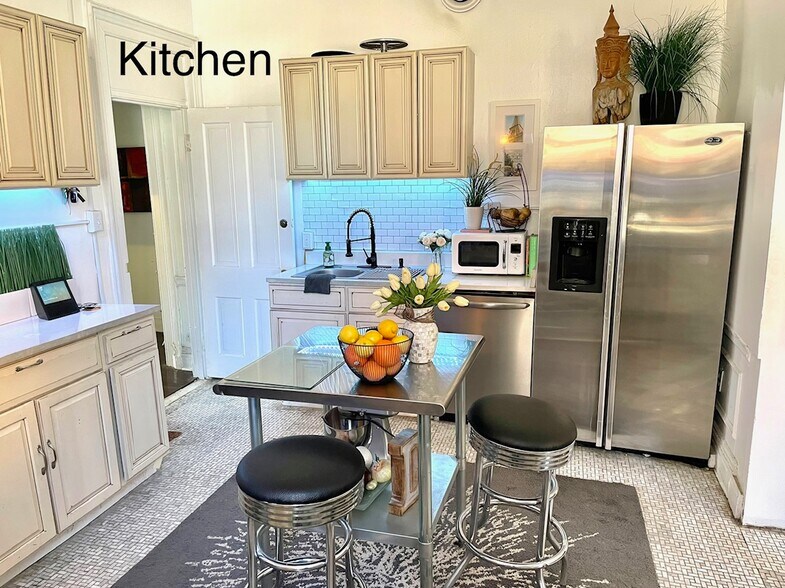 Building Photo - 24 E Eager St