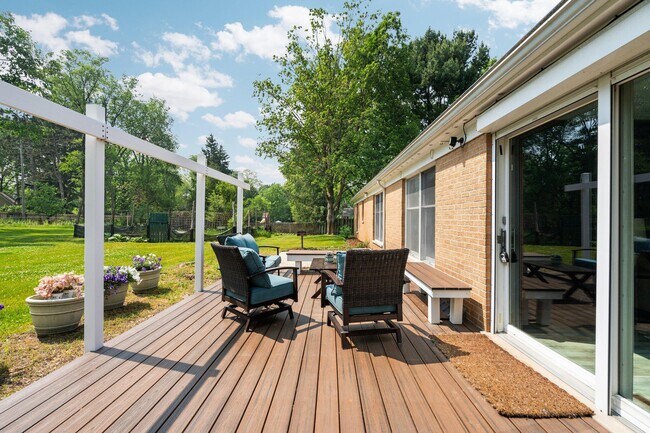 Building Photo - 3673 Pheasant Dr