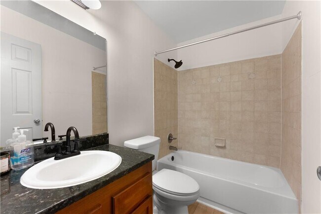 Building Photo - 304 Madison Ct