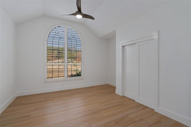 Building Photo - 401 Roy Creek Ln