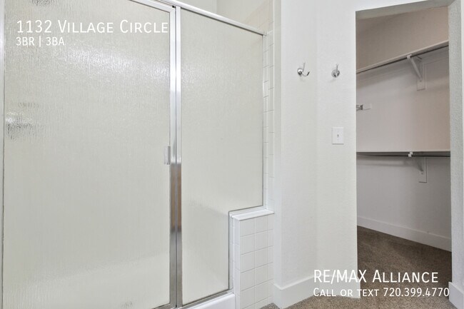 Building Photo - 1132 Village Cir