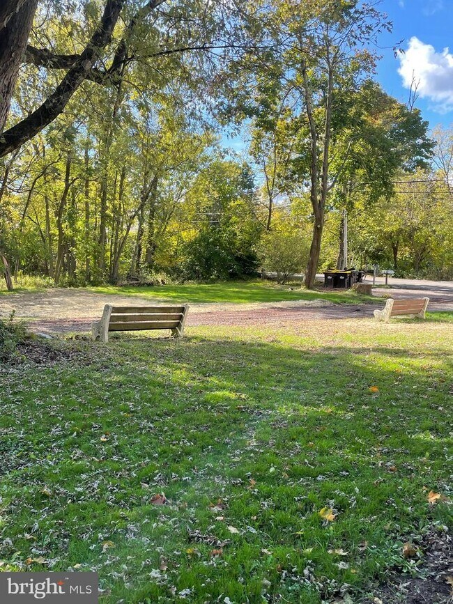 Building Photo - 1033 Old Bethlehem Rd