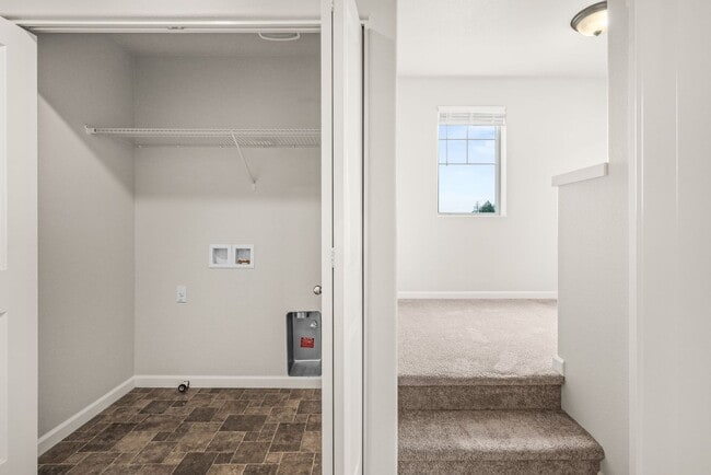 Building Photo - 7163 NW Eleanor Ave